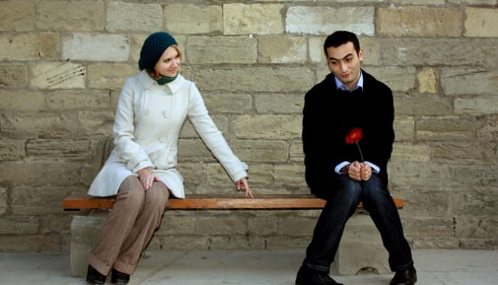 Que faire si un gars / une fille est timide?
