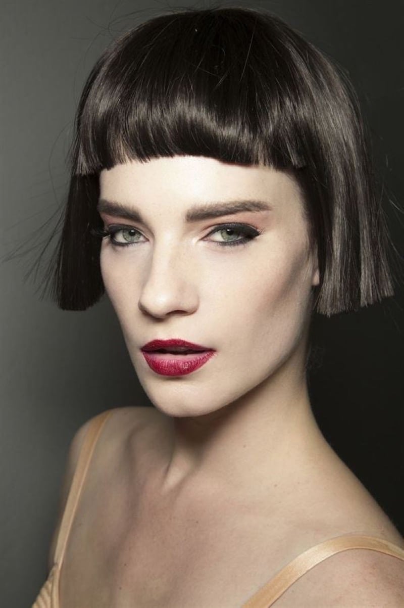 Frange très courte pour différentes longueurs de cheveux (48 photos)