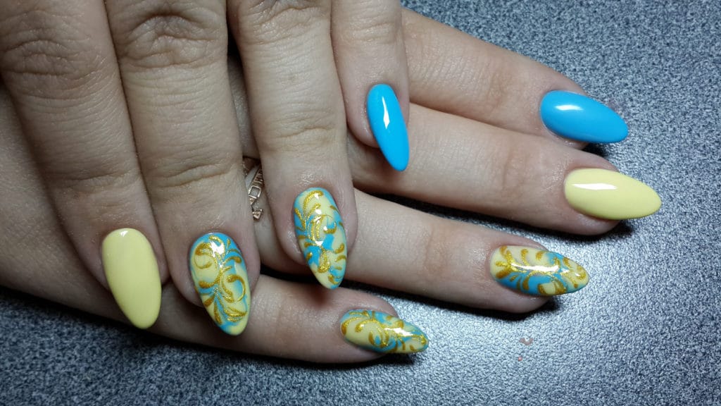 Comment dessiner des monogrammes étape par étape sur les ongles pour les débutants (66 photos)