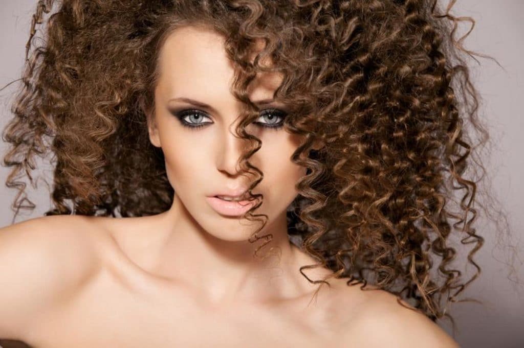 Perm pour cheveux longs: version légère et grande (50 photos)