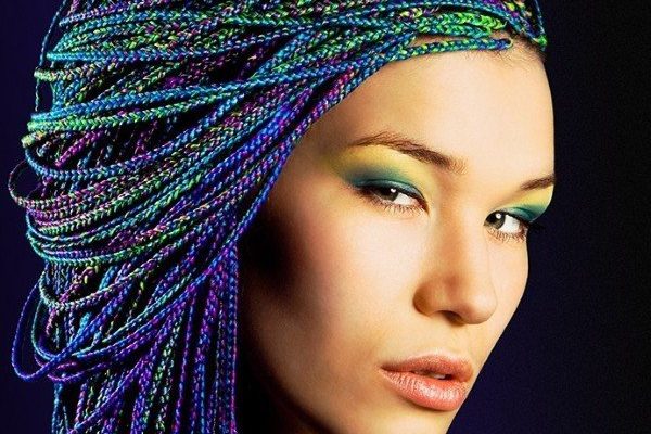 Comment tresser des tresses africaines à la maison?