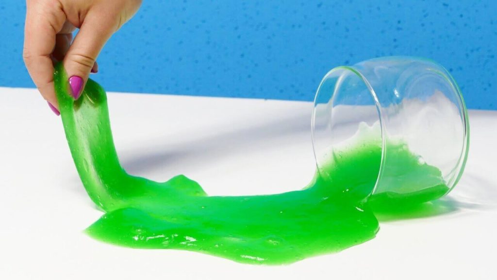 Comment faire un slime à la maison: 5 recettes faciles et faciles