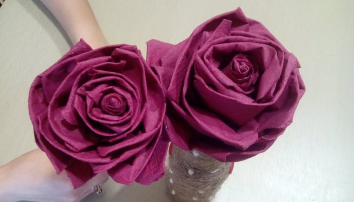 Comment faire des fleurs avec des serviettes en papier - des options simples et complexes
